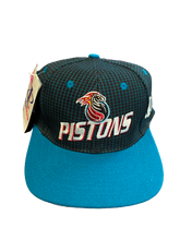 Load image into Gallery viewer, Vintage &quot;Detriot Pistons&quot; Snapback